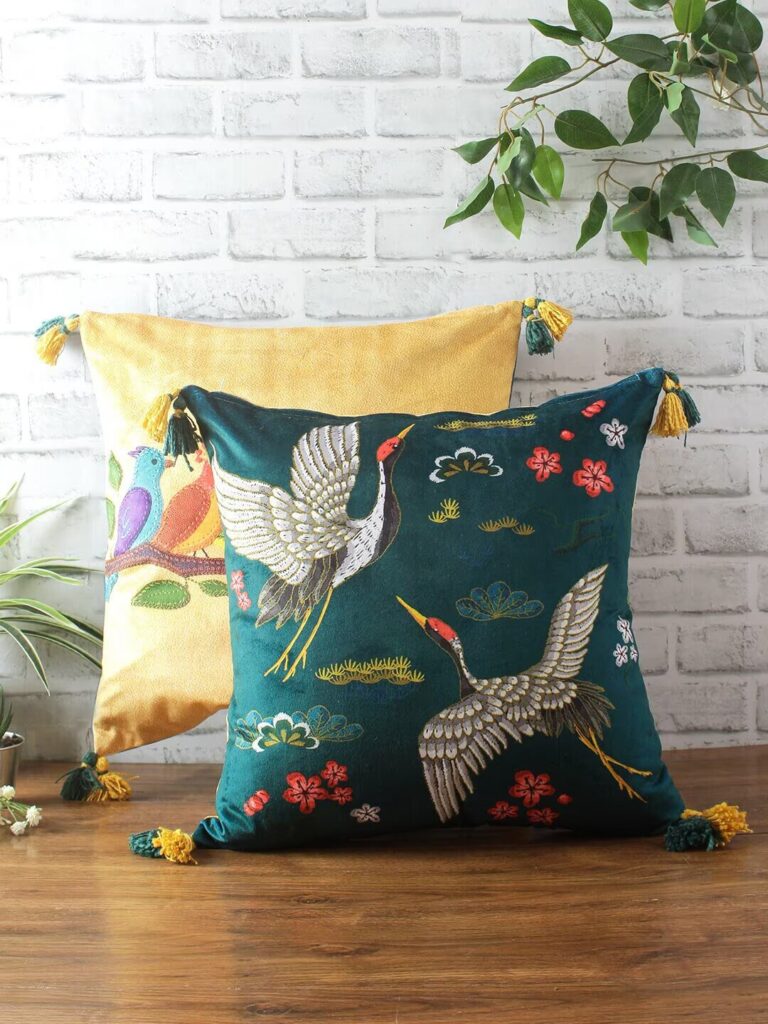 Decorative Cushion Covers (Type: Velvet)